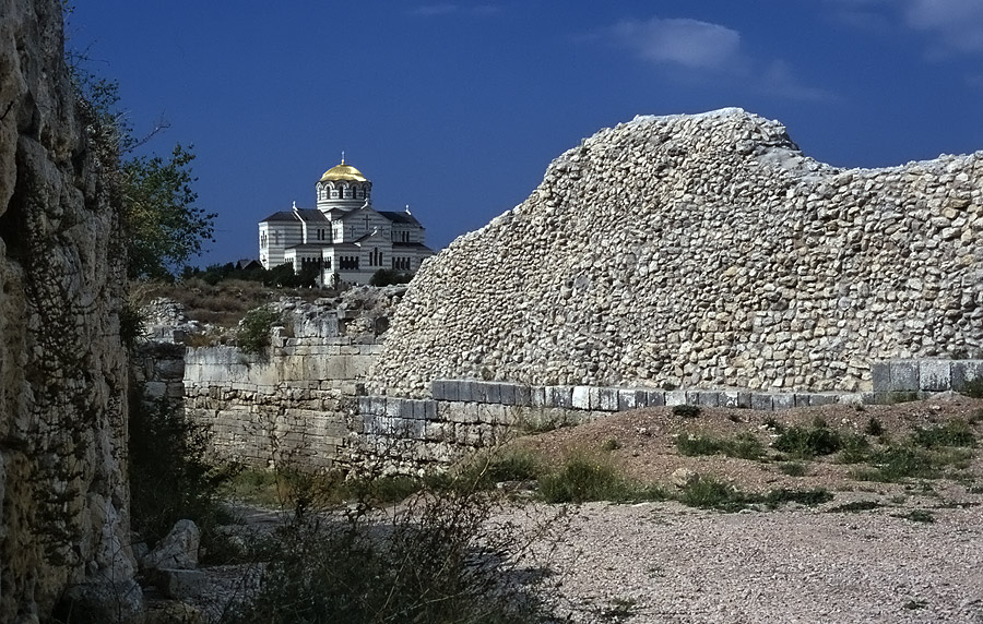 Sewastopol - Cerkiew na terenie ruin Chersonezu Taurydzkiego (Krym 2004)